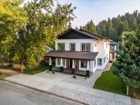 Beautiful new home in Sanders Beach! - B&B Coeur d'Alene