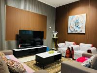 A Classic Heritage Mansion in the Heart of Melaka, Max 12 Pax, Park 6 Cars, Walk to Local Nyonya Restaurants & Tourist Site, COMFY HILL 2 - Chambres d'hôtes Malacca