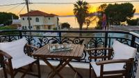 Studios Chrissi-Renovated 2026, Just 20m from the Beach - B&B Skála Sotíros