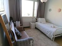 stay near airport & center & train station & always public transport & "self check in" with private small cozy room in SHARED apartment -room only - Ferienwohnung Vantaa