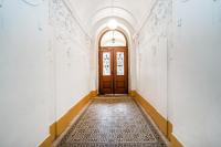 Elegant 2 - bedroom Apartment with Balcony and Parking - B&B Prague