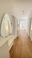Leonardo Academy a 2': ampio trilocale in centro - B&B Sesto Calende