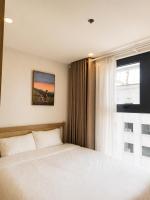 Three-Bedroom Apartment with Balcony