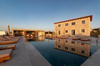 Dianeira Luxury Suites with Shared Pool near Matala - B&B Petrokefálion