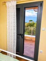 Olive Coast House 3 100m from the sea - B&B Kyparissía