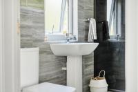 Romantic Hot Tub Lodge Stunning Views - Chambres d'hôtes Haverfordwest