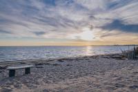 Oceanfront gem with amazing beach views AC & WiFi - dogs welcome - B&B North Truro