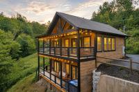 Beautiful Smoky Mountain Views with Hot Tub Game Room - B&B Gatlinburg