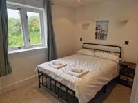 Apartment Sleeps 4 with Balcony and Parking - B&B Kingsbridge