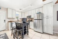 Cherry Grove Condo Steps to Beach Sleeps 8 - B&B Myrtle Beach