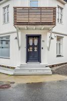 Newly Renovated Apartment in Lofoten with Free Parking and fast Wi-Fi - Chambres d'hôtes Kabelvåg