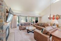 Beautiful Home withPrivate Hot Tub Deck Gas Fireplace and SHARC Passes - Chambres d'hôtes Sunriver
