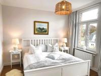 Villa Johanna App 3 - großzügiges Ferienappartement mit Balkon & Weitblick über den Niendorfer Hafen - B&B Timmendorfer Strand