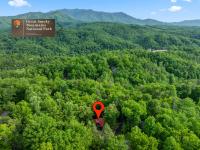 Family Cabin w Hot Tub Game Room & Mountain View - B&B Gatlinburg