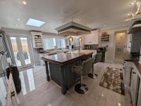 Walsall - 4 Bedroom House, Free Wi-Fi, Spacious Garden, Sleeps 9 - B&B Brownhills