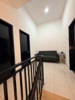 Aurora Homestay Hillpark A four bedroom unit - Ferienwohnung Bandar Puncak Alam