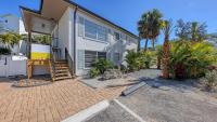 SKV 311 Pool Short walk to Beach & Village - Bed and Breakfast Siesta Key