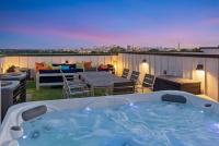 Sounds Like Fun- Hot Tub & Rooftop Views - Bed and Breakfast Nashville