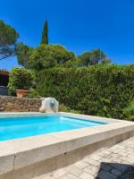 Le Castelas - Hébergement complet - B&B Aurons