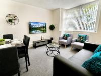 4BR Home with All Ensuite with free Parking - B&B Mánchester