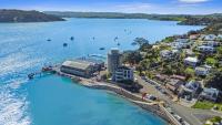 The Grand Apartment - Silo Complex - Bed and Breakfast Raglan