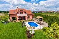 Luxury Villa Apartment - Private Jacuzzi & Sauna - B&B Črnec Biškupečki