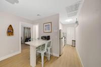 Beach Apart by Dream Vacation unit 2 - Bed and Breakfast West Palm Beach