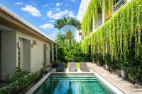 Utopic Seminyak Studio Apartments - Bed and Breakfast Legian