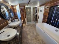 Deluxe Suite mit Whirlpool-Badewanne