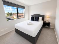 Modern 3BR 2BA Home w Workspace Near Airport - Bed and Breakfast Auckland