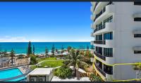 Coastal Oasis Beach View Pool and Gym - B&B Gold Coast