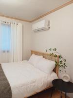 Songjeong Station 7 minutes on foot, Gimpo Airport 2 minutes, Hongdae 25 minutes, Seoul Station 30 minutes , Luggage storage, Airport bus - B&B Seul