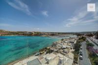 Luxury seafront homes opposite beach with WIFI and AC - Chambres d'hôtes San Pawl il-Bahar