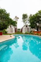 ELIVAAS Signature Tanira Farms Moonrise Pet- friendly Igloo Cottage with Pool, Bar and Garden - Chambres d'hôtes Nelamangala