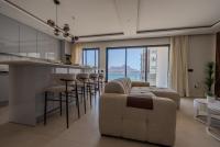 Sharksproperties Luxury 3BR Ocean View Apartment with Rooftop Pool 6 Guests - Chambres d'hôtes Mindelo
