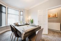 Modern 3BR Stay for 8 - Easy City Access - Parking - B&B Manchester