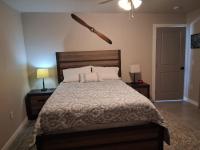 Aviation Themed Garage Apt - Bed and Breakfast Oklahoma City