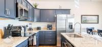 Modern 3BD Close to Town Game Room Hot Tub - Chambres d'hôtes Sevierville