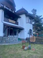 White Wood Chalet - Chambres d'hôtes Buşteni