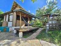 Chalezinho Mata Virgem - perto do centro e cachoeiras, cozinha completa e churrasqueira - Bed and Breakfast Carrancas