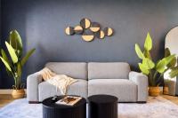 Contemporary Getaway Near Disneyland with Pool & GYM - Bed and Breakfast Tustin
