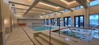 Sky High Luxe Stay 2BR-2BA Near Square One With Lake View, Gym, Pool & Parking - Ferienwohnung Mississauga