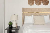 The Parkside Family Retreat Near Downtown and Walkable to Greenway - Ferienwohnung Indianapolis