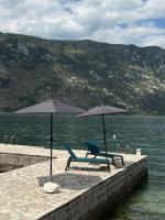 Luxury Waterfront Apartment in Boka Bay, Stollywood - Chambres d'hôtes Donji Stoliv