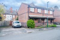 2BR Entire House , Short Walk to Nottingham Centre, Free Parking Fast Wi-Fi Private Garden Nottingham - Bed and Breakfast Nottingham