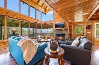 Majestic Smoky Mountain Cabin with Hot Tub Game Loft - Chambres d'hôtes Sevierville