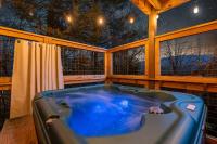 Mountain Views with Hot Tub Fire Pit Near Downtown - Chambres d'hôtes Gatlinburg