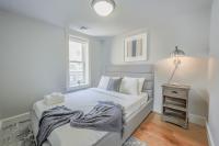 Airy and Bright 1BR Newbury St - B&B Boston
