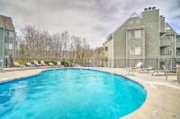 Balcony w/ Mtn, City View: Gatlinburg Summit Condo - Ferienwohnung Gatlinburg