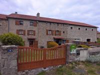 Gîte spacieux et rénové avec équipements modernes, terrasse et vaste jardin près de Gévaudan et Margeride - FR-1-582-301 - Bed and Breakfast Thoras